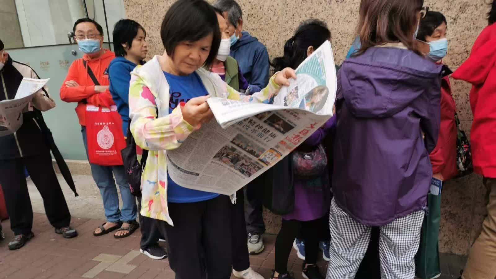 立法會選舉︱本報選舉特刊派發(fā)　市民駐足即讀