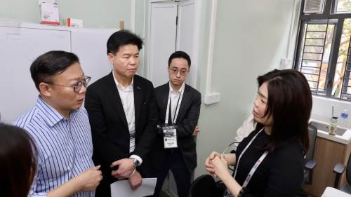 張國鈞視察過渡屋法律服務站　呼籲市民踴躍投票支持災後重建