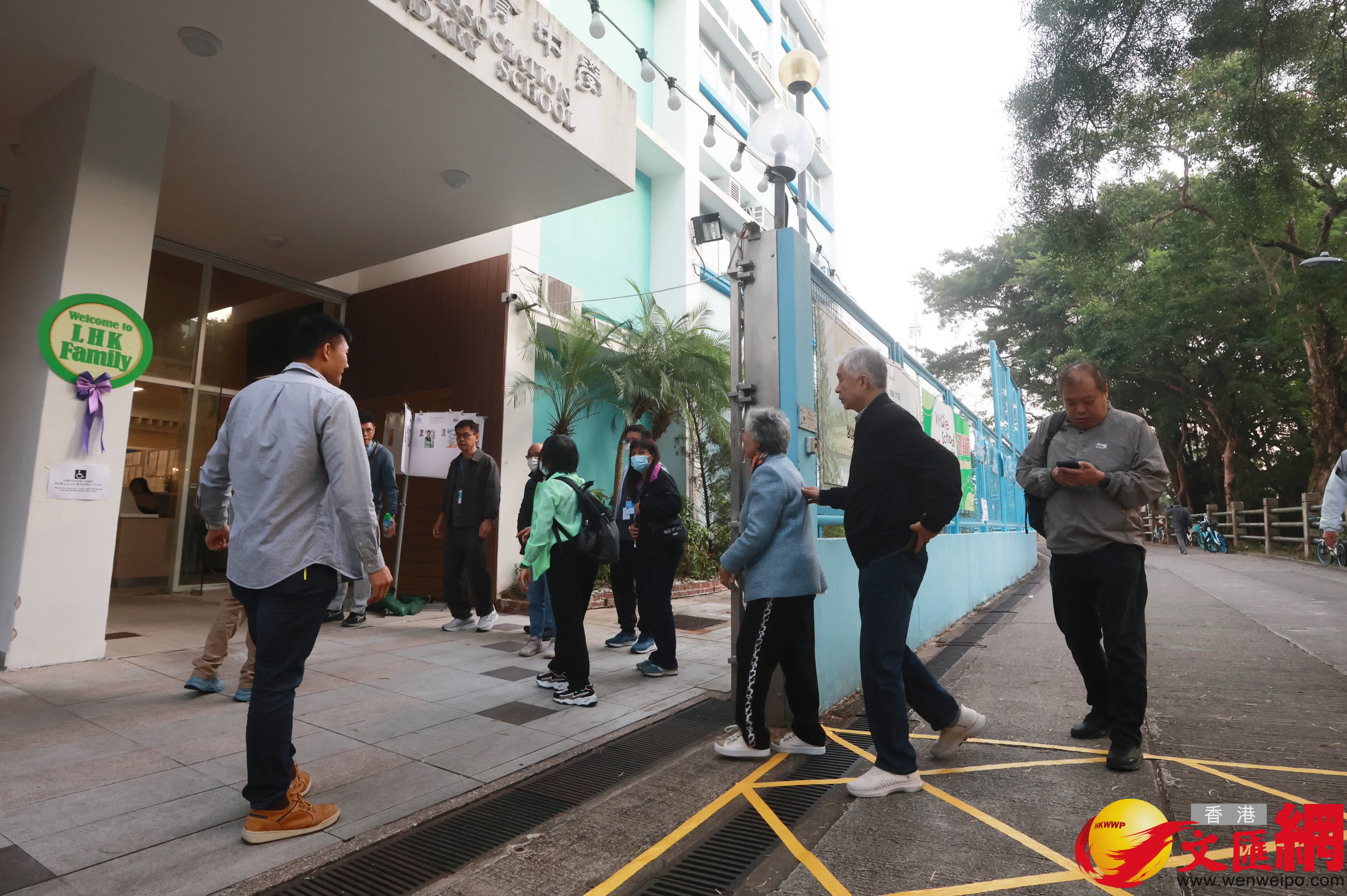 香港教師會李興貴中學投票站情況（香港文匯報記者郭木又攝）