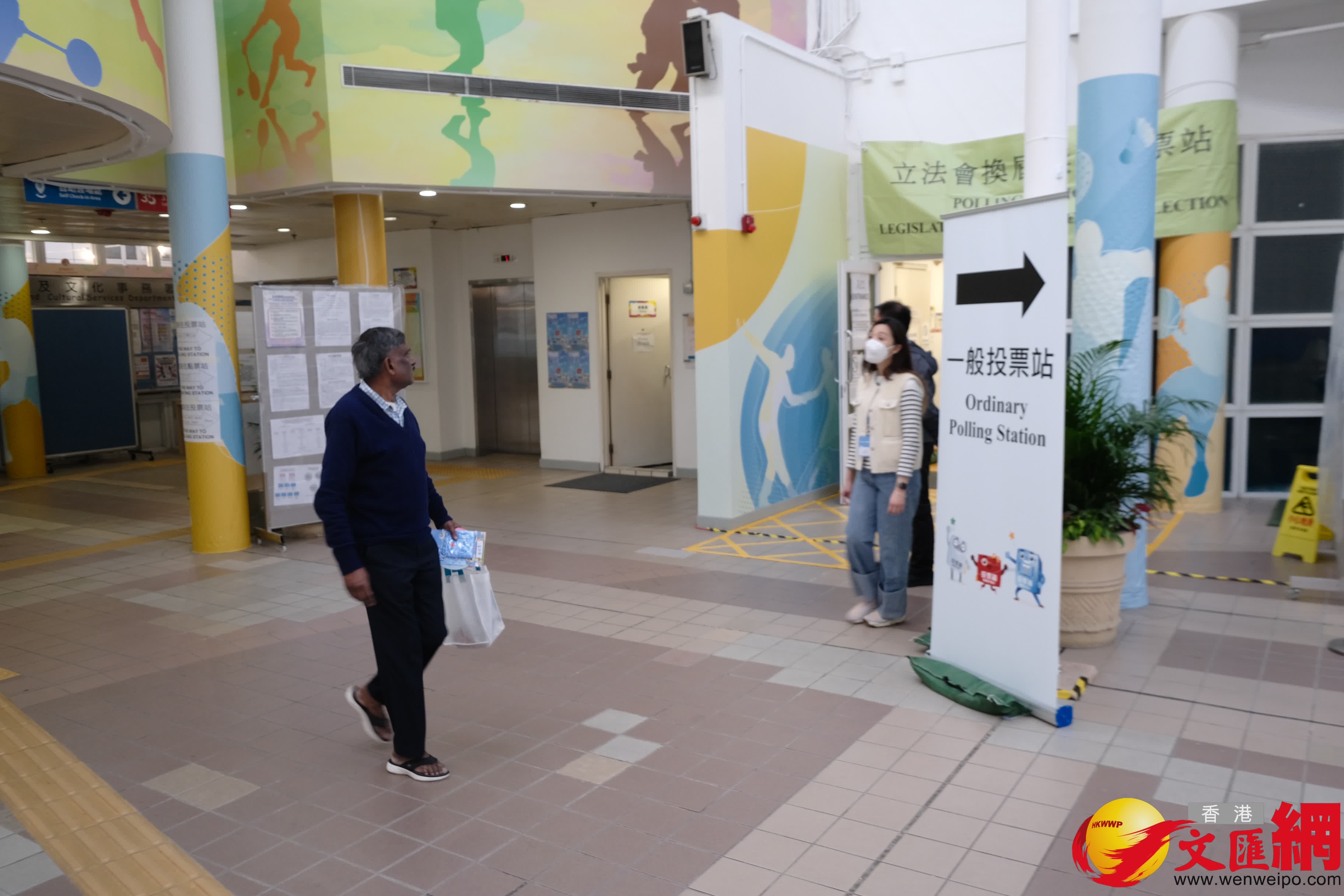 九龍公園少數(shù)族裔票站投票順暢。（香港文匯報(bào)涂穴攝）