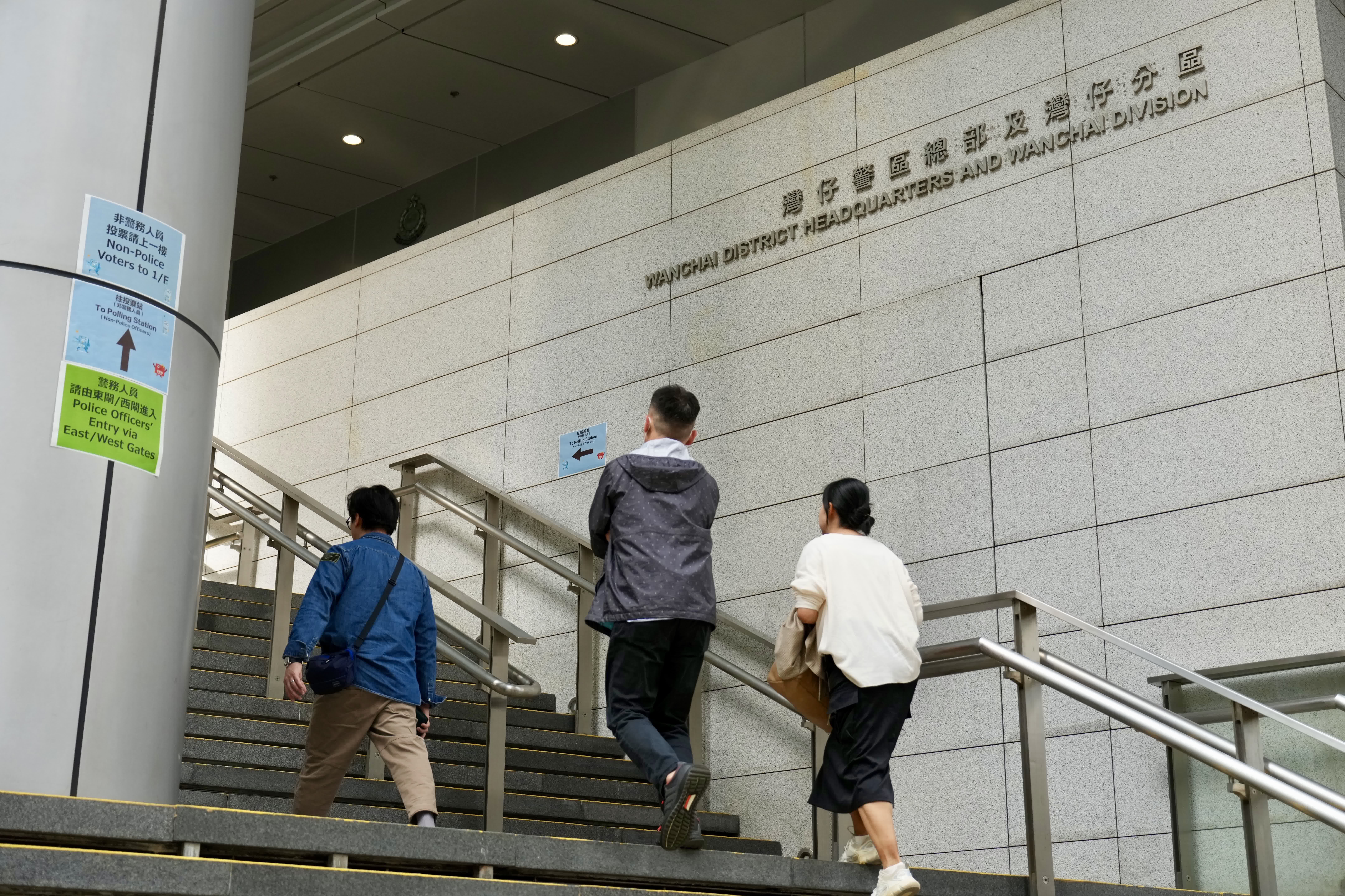 第八屆立法會換屆選舉今日（7日）舉行，公務員專屬票站運作順暢。（大公報記者馬丁攝）