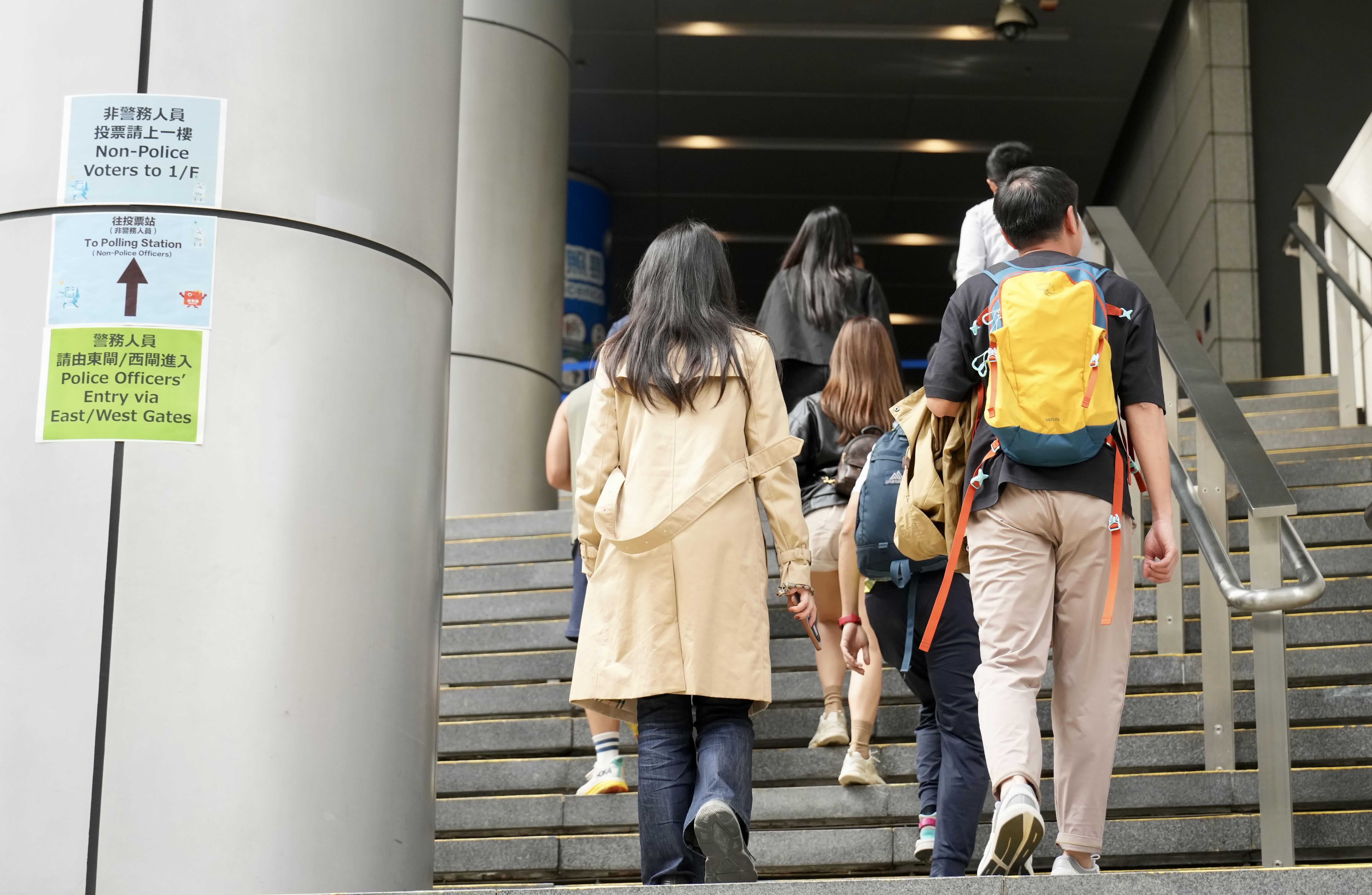 第八屆立法會換屆選舉今日（7日）舉行，公務員專屬票站運作順暢。（大公報記者馬丁攝）