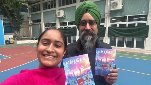 (多圖) 立法會選舉 │ 少數(shù)族裔參與投票後 與心意卡開心自拍