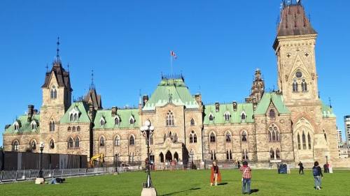 加國聯(lián)邦政府大瘦身  3萬公務員面臨裁員潮