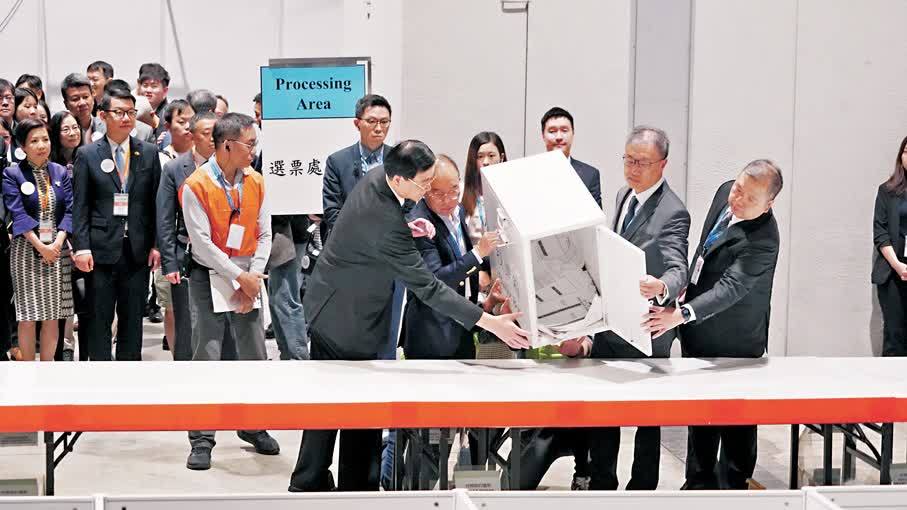 立法會選舉 | 逾131萬選民投票　香港優質民主再譜新篇