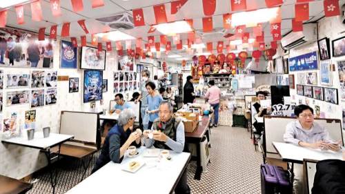 立法會選舉 | 心意謝卡推動選舉氣氛　街坊：投完票飲茶有折更開心