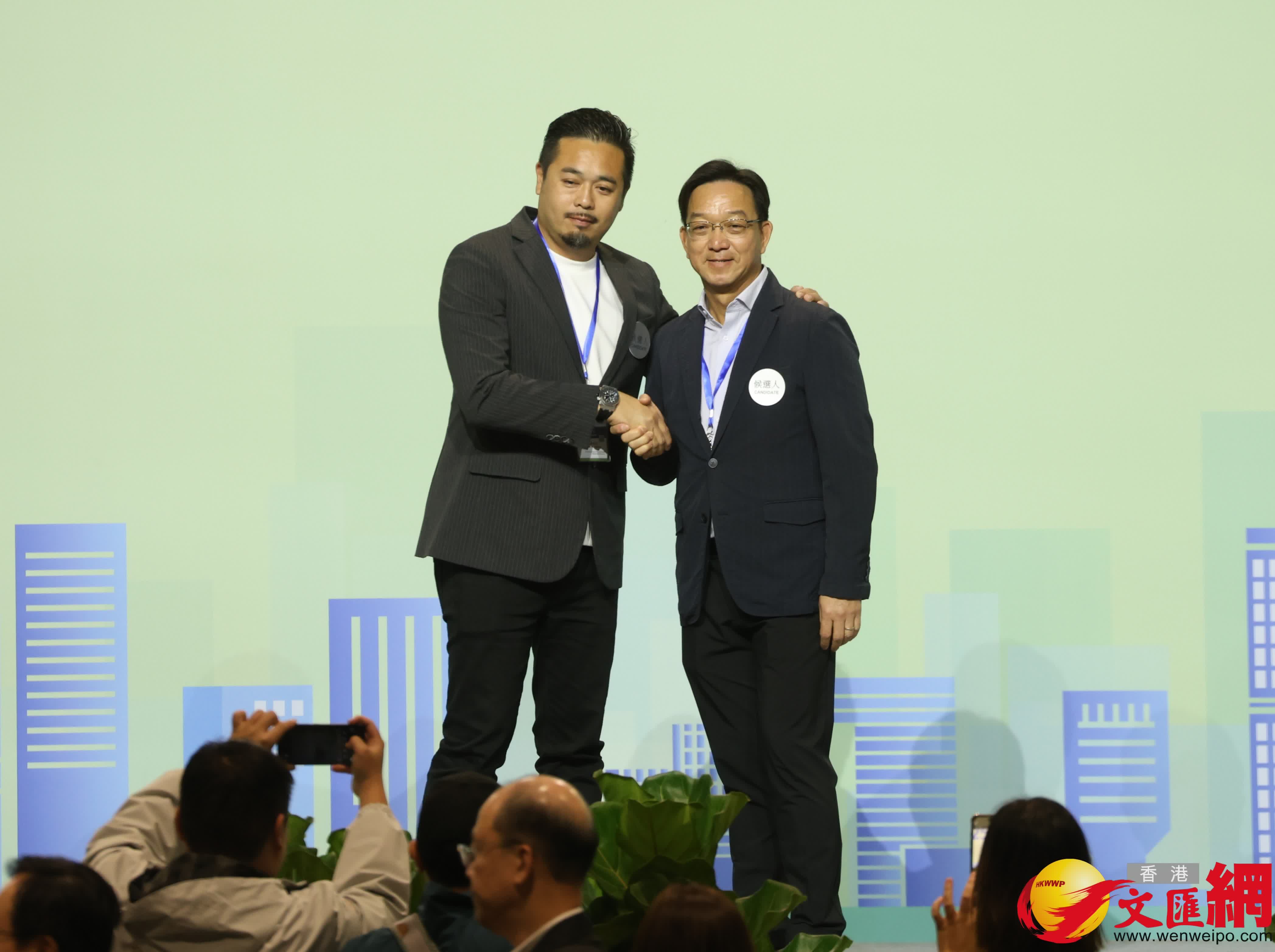 功能界別鄉議局，劉業強（右）當選。（香港文匯報記者曾興偉攝）