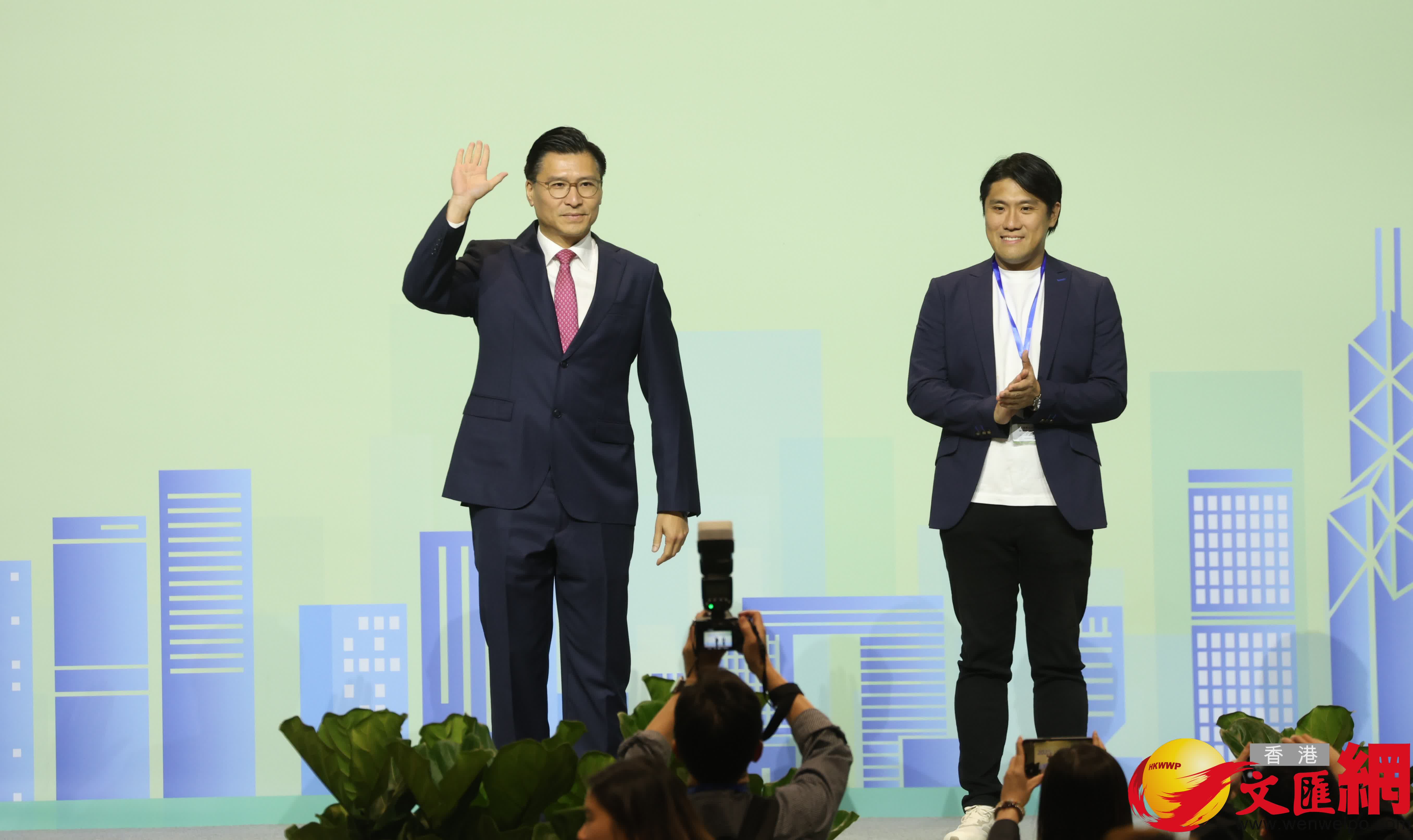 功能界別科技創新界，邱達根（左）當選。（香港文匯報記者曾興偉攝）