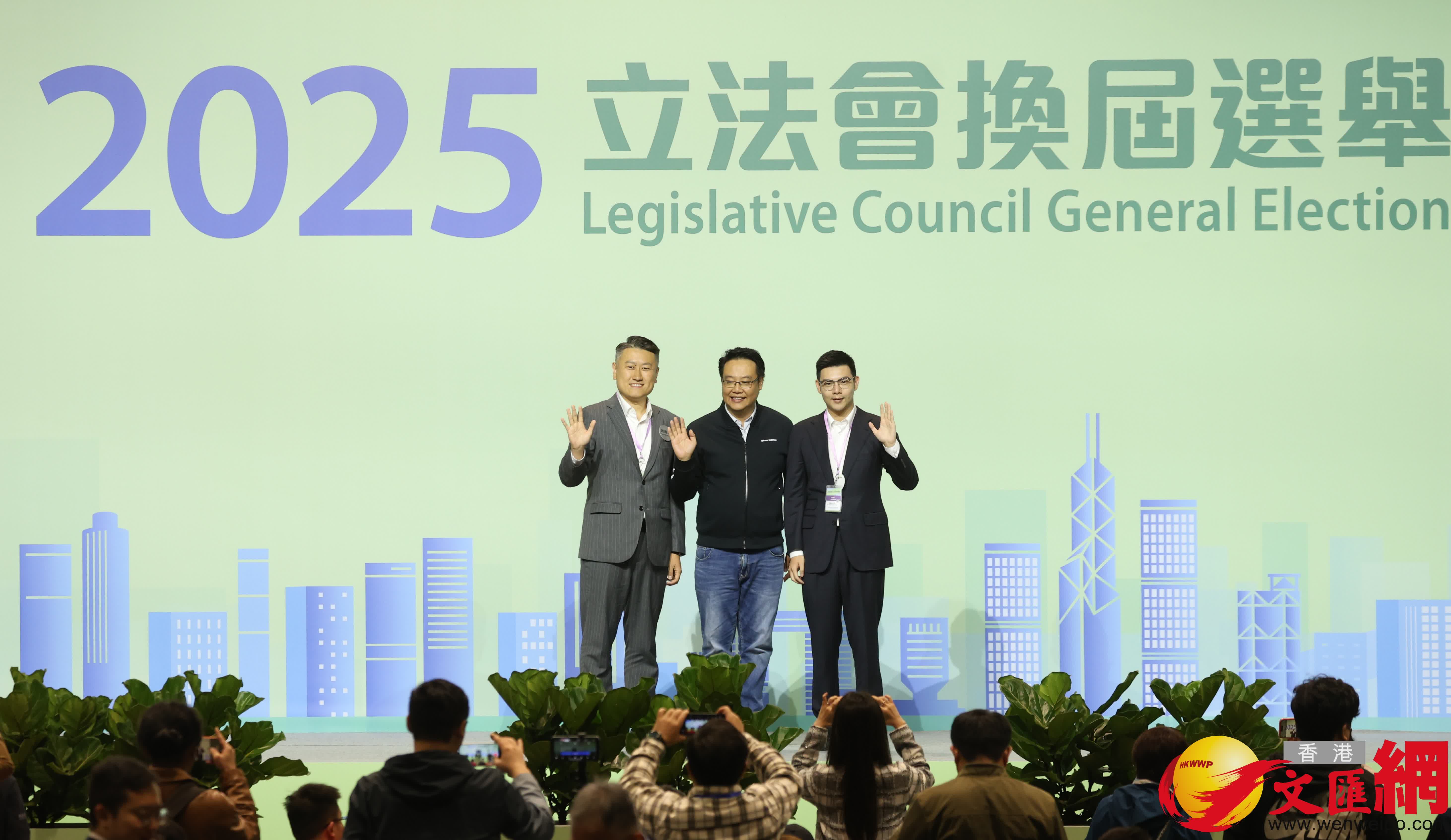 地方直選新界北，譚鎮國（右）、姚銘（左）當選。（香港文匯報記者曾興偉攝）