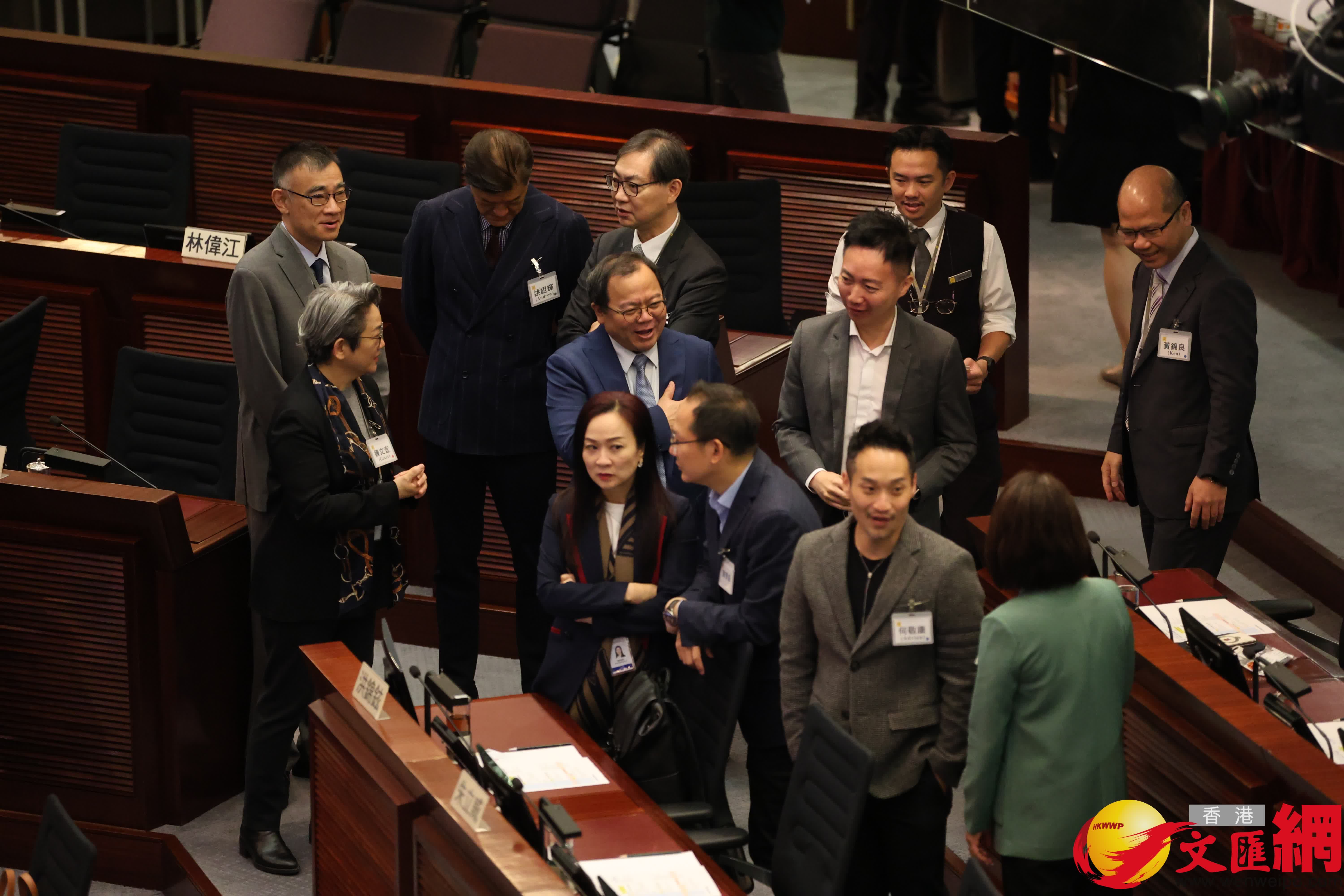 立法會事務簡介會前，新舊議員濟濟一堂。（香港文匯報記者萬霜靈攝）