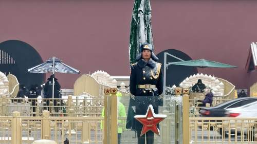 圖集｜雪中守護國旗的武警戰士