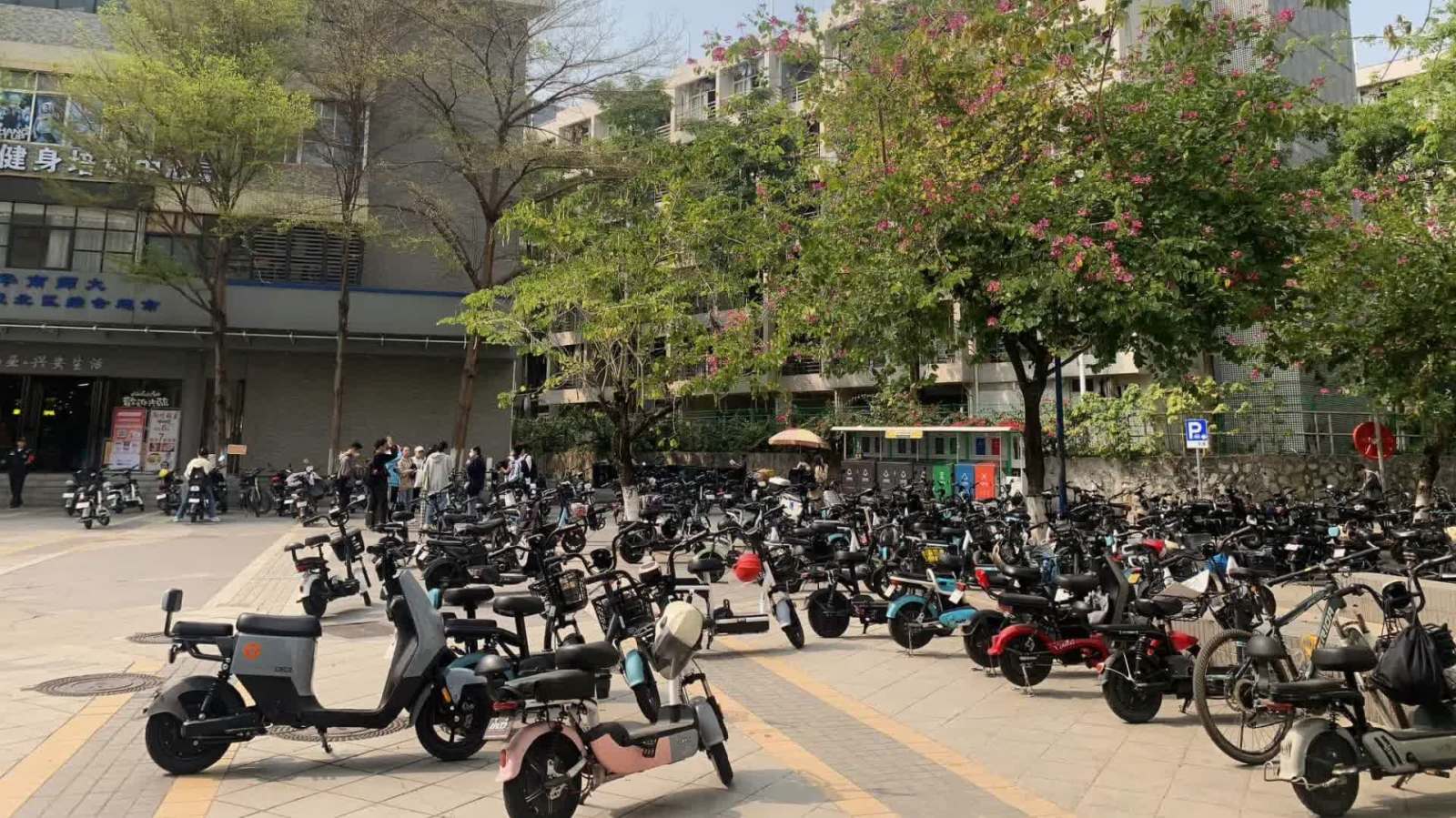 電動單車「見縫插針」？廣州交管部門：嚴查！