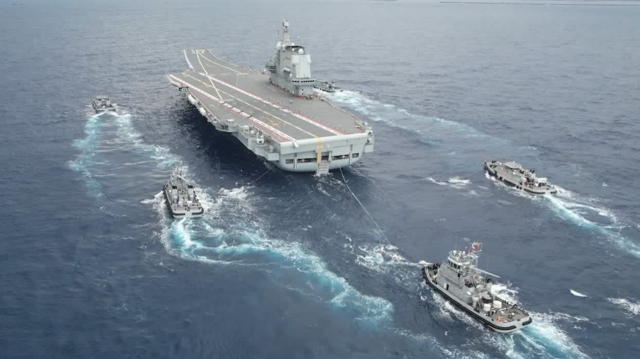 （有片）山東艦完成年度最後一次海上訓練　返回海南三亞某軍港