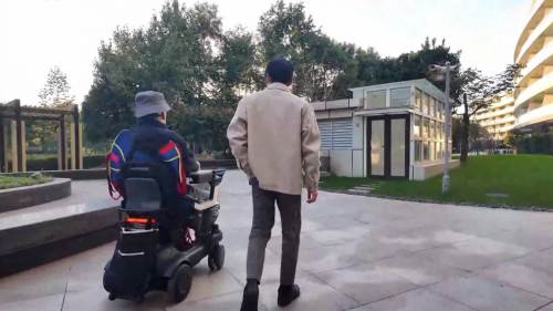 （有片）中國侵入式腦機接口助力高位截癱患者重建社會功能