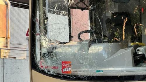 石硤尾巴士撞兩女學生　清醒受傷送院