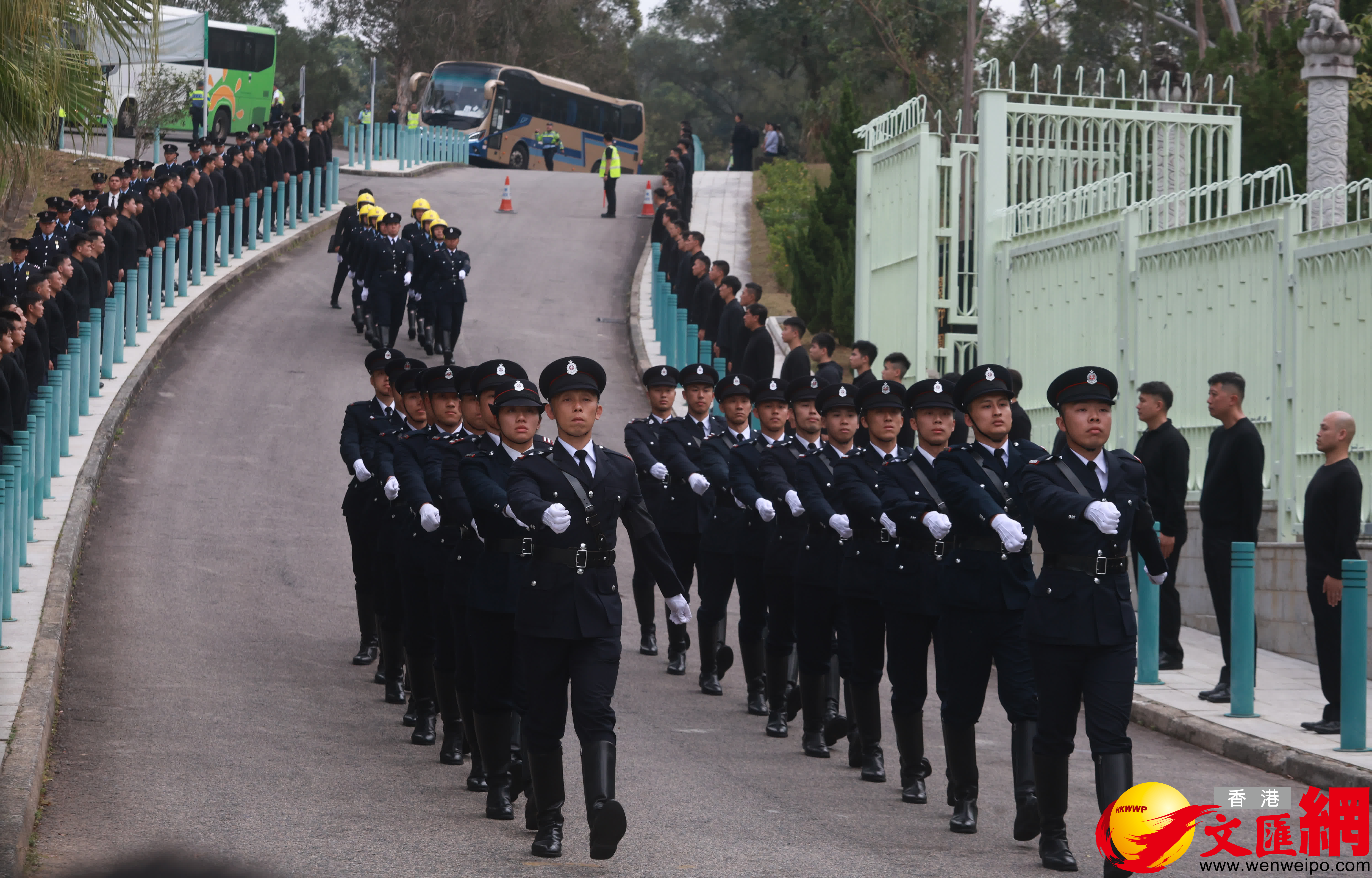 靈車抵達和合石墳場內的浩園，進行安葬儀式。（香港文匯報記者郭木又攝）