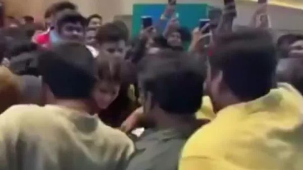 印度女演員活動中被多人包圍猥褻