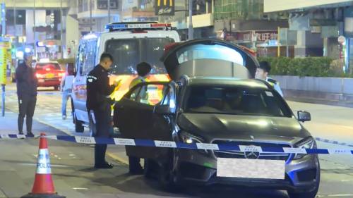 藏毒平治遇路障狂亂駕駛衝紅燈撞車 司機旺角棄車逃去無蹤