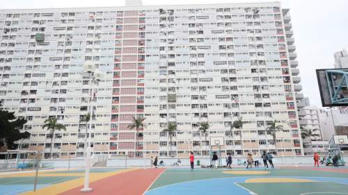 彩虹邨紫薇樓梯間膠板起火 警列縱火緝歹徒