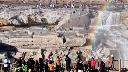 山西吉縣：冬日黃河壺口瀑布現冰掛景觀