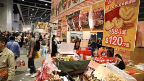 （多圖）冬日美食節人潮湧動　多款產品低至半價發售！