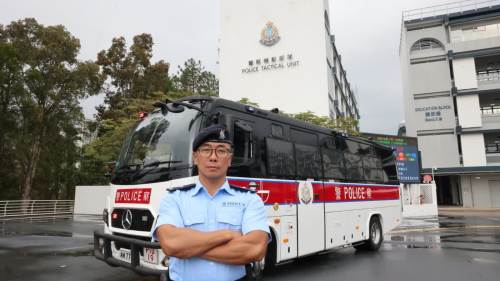 【警界線】吐露港公路神勇一腳踢走「飛轆」化危機 PTU車長：救急扶危是天職 該出手時要果斷出手