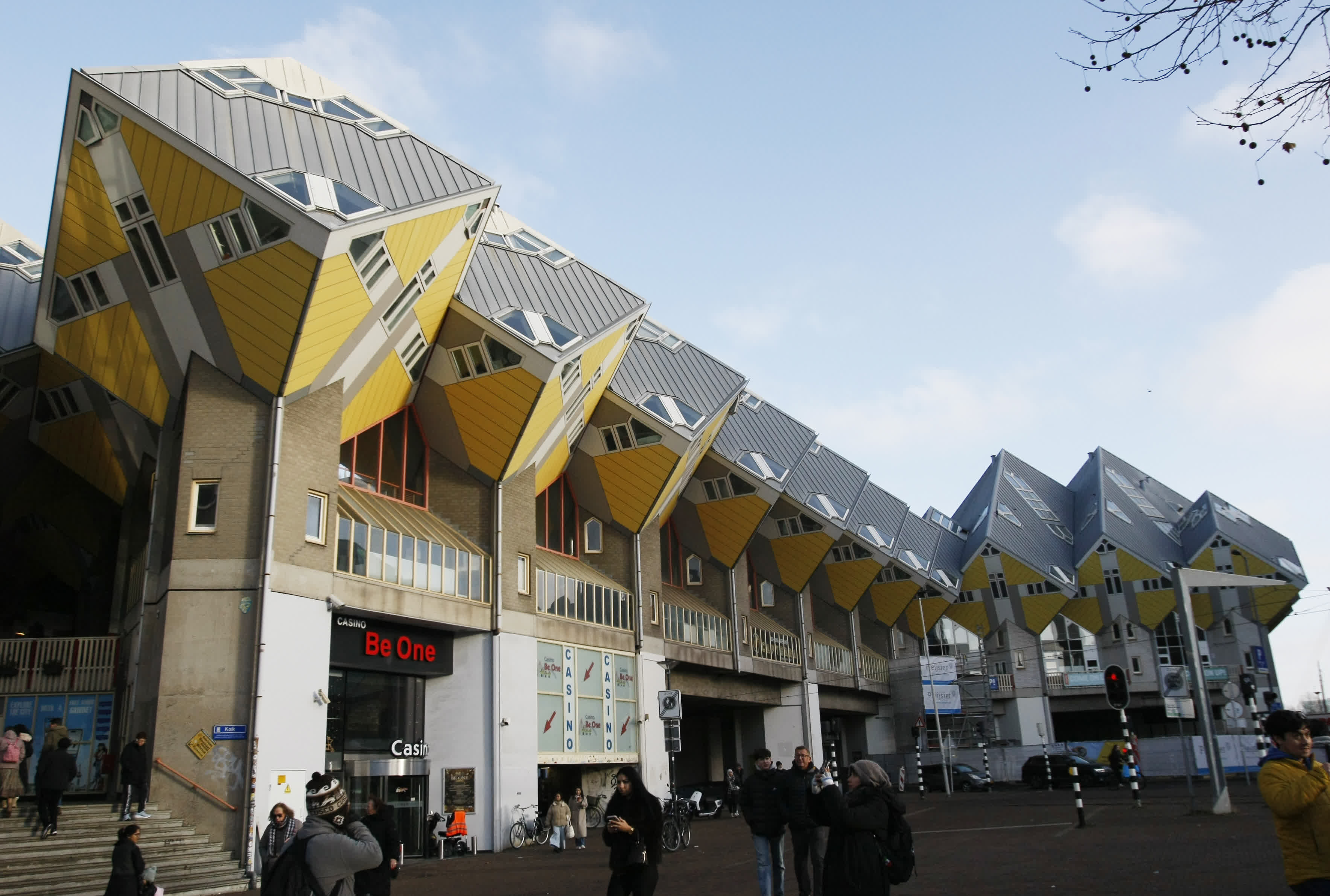 這是12月28日在荷蘭鹿特丹拍攝的立體方塊屋。（新華社）