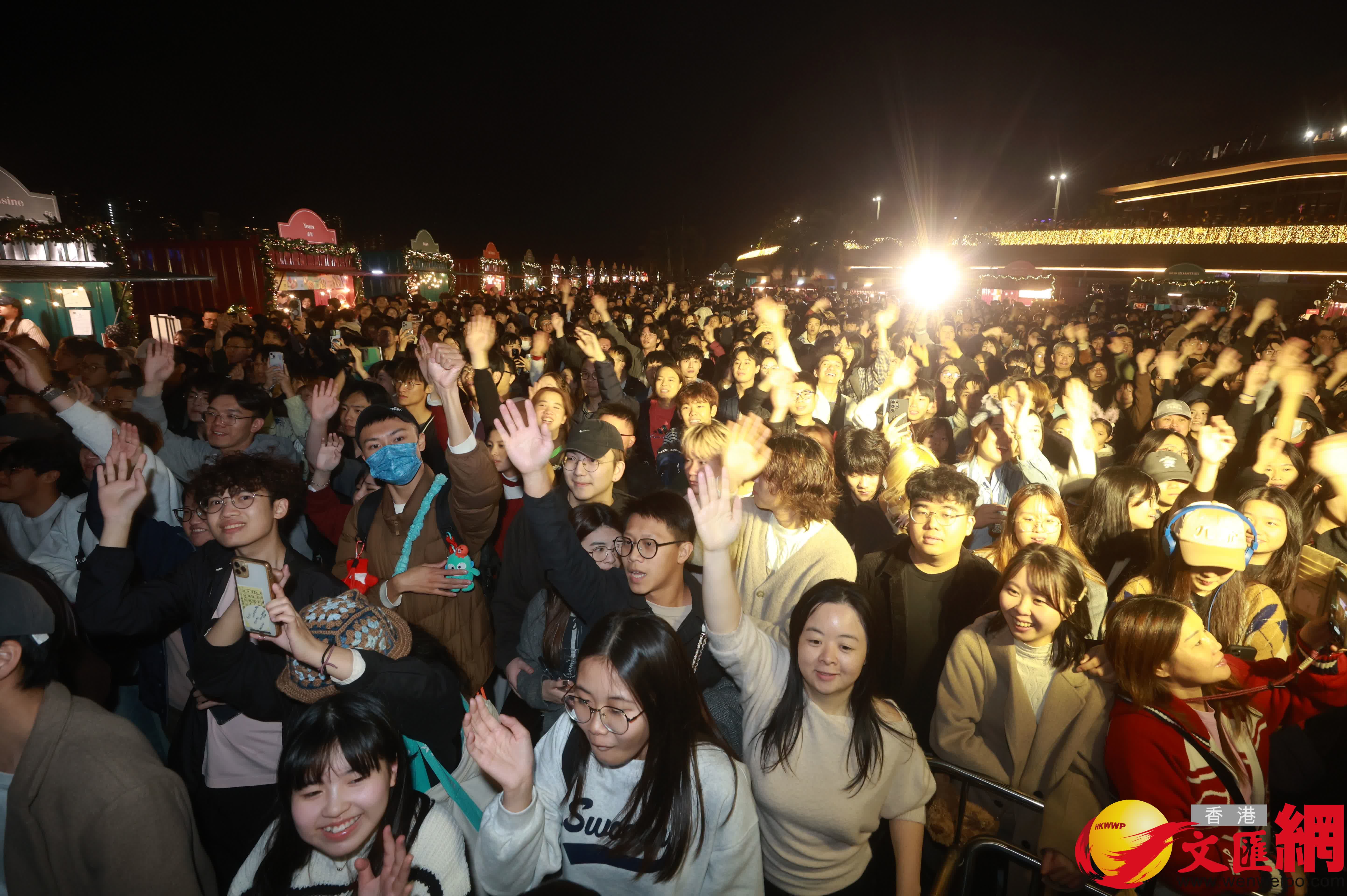 12月31日，市民於西九文化區一帶歡渡佳節。（香港文匯報記者 郭木又 攝）