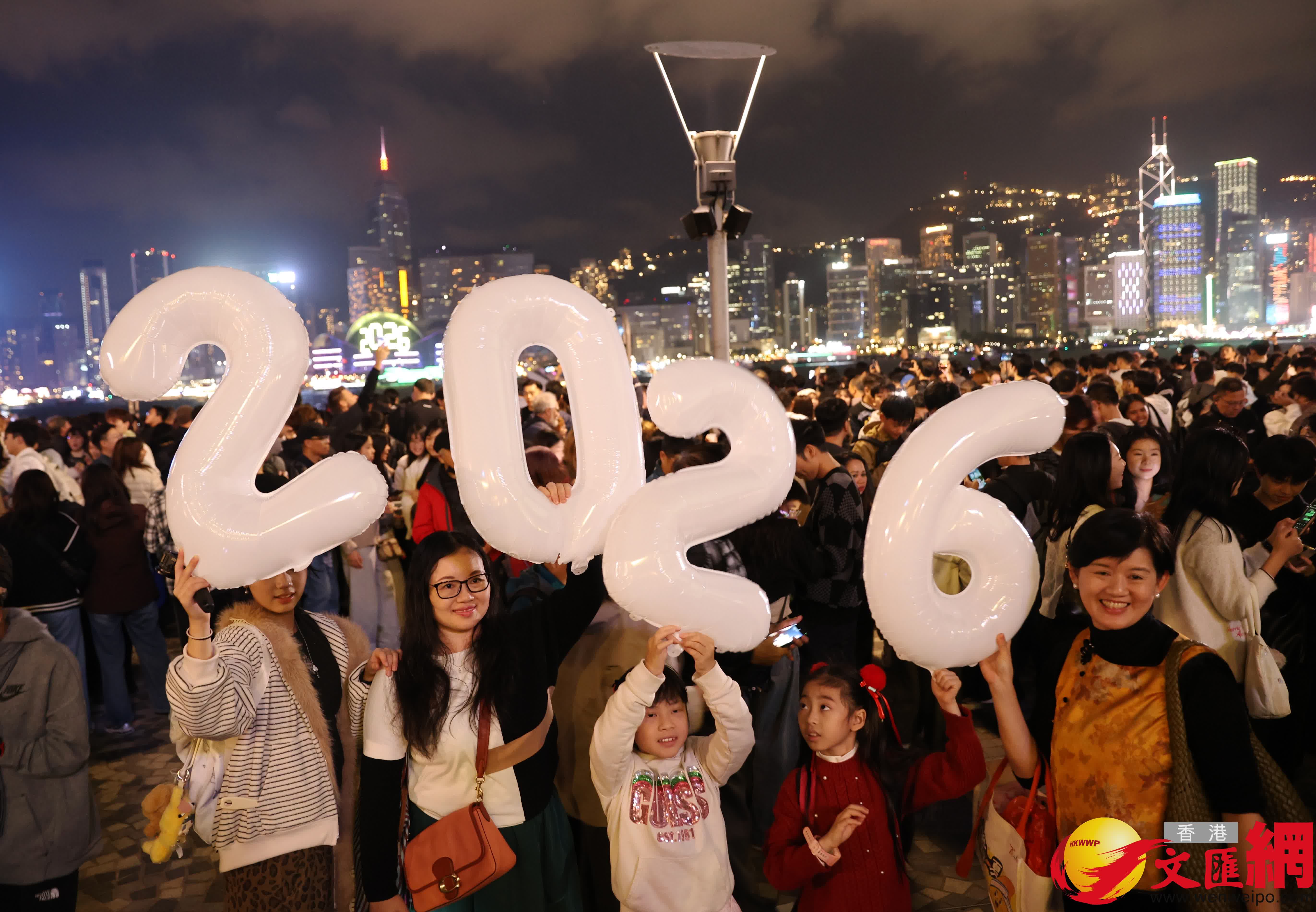 尖沙咀除夕倒數。（香港文匯報記者 曾興偉 攝）