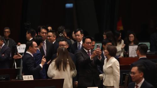 第八屆立法會議員宣誓儀式　議員在會議廳準備