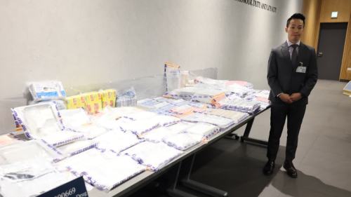 (有片) 警破元朗村屋製毒工場檢值774貨 拘3男女包括35歲男歌手