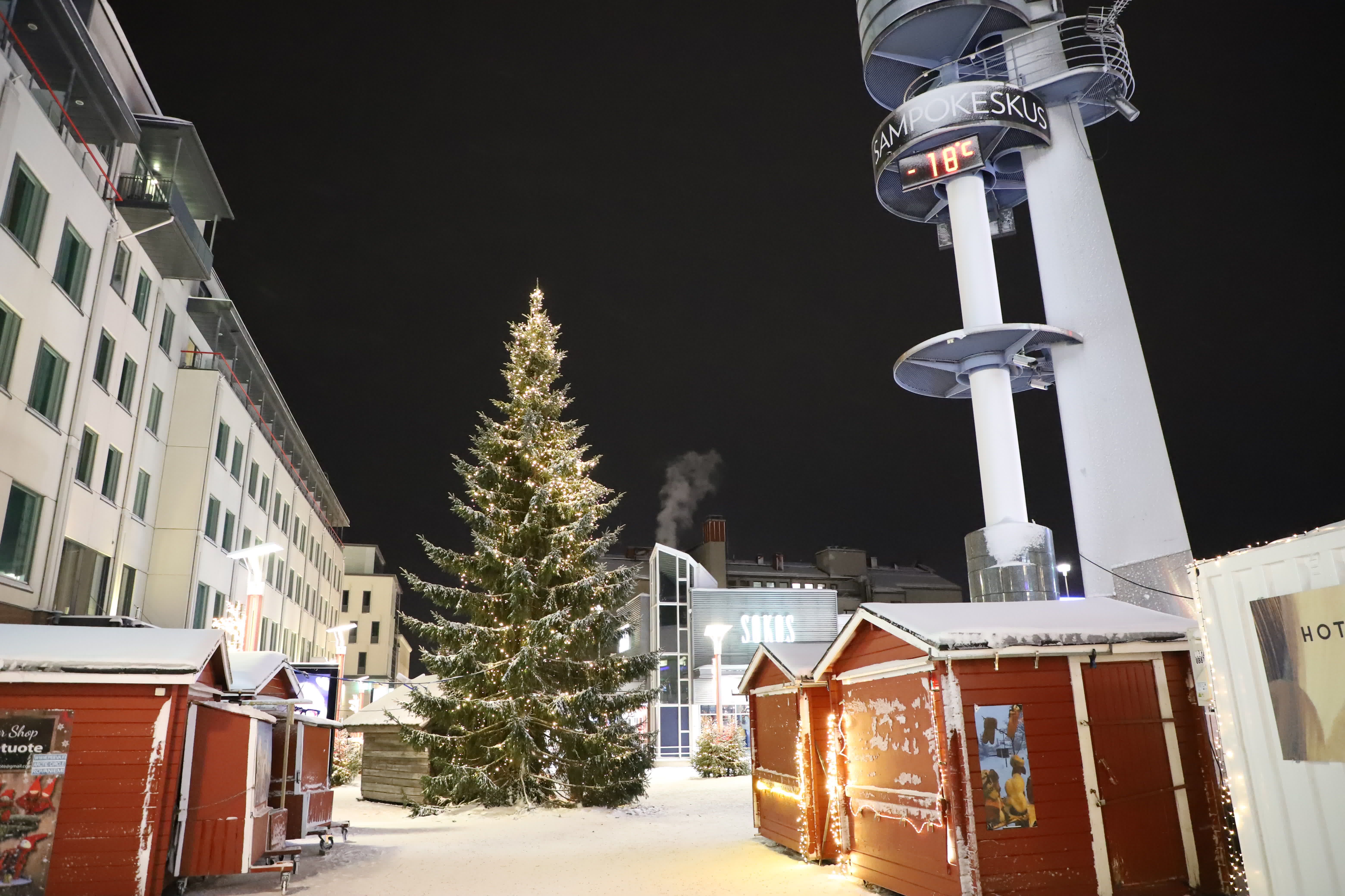 1月1日，在芬蘭羅瓦涅米市中心一個廣場上，電子屏幕顯示實時溫度零下18攝氏度。（新華社）