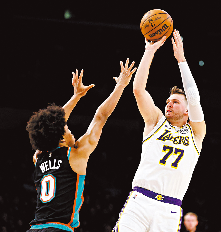 當錫與佔士攜手助湖人逆轉勝