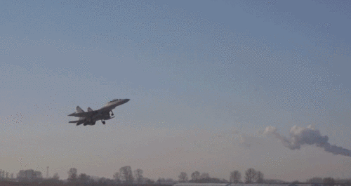 （有片）第一視角體驗殲-16新年度首飛訓練