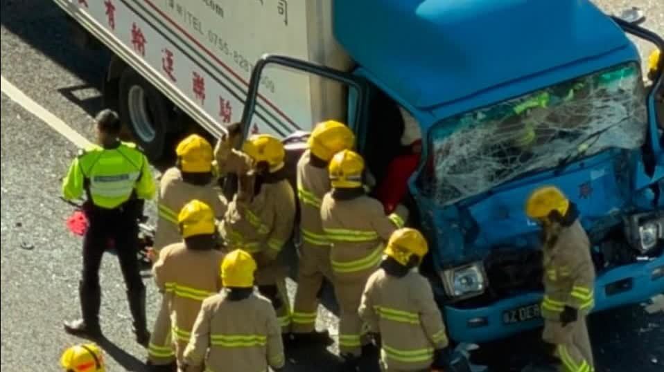 荃灣路6車相撞釀2傷　來回交通一度受阻