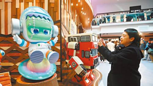 香港潮玩盛世展開鑼　人氣巨型IP公仔齊聚又一城