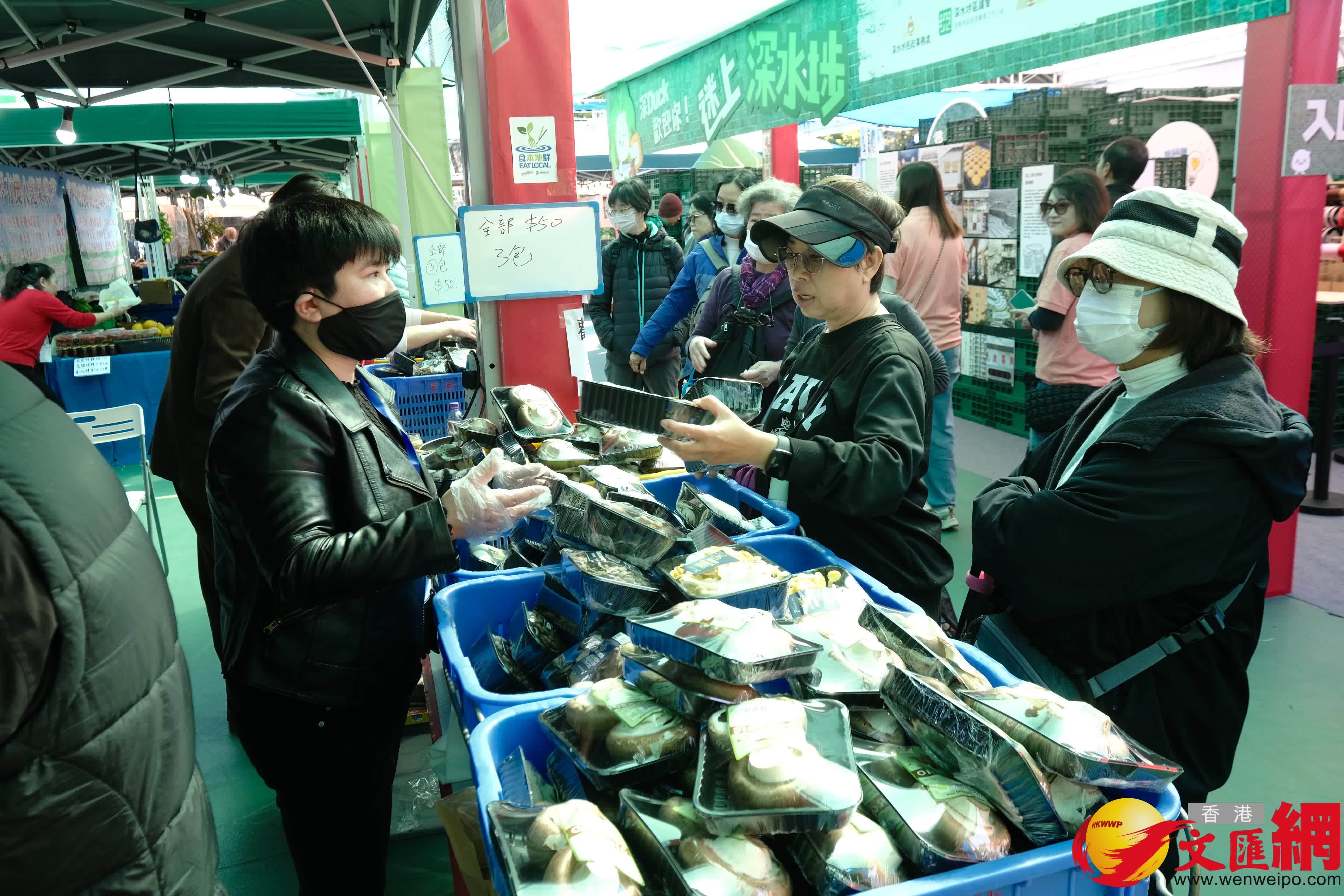 本地漁農美食嘉年華周五（9日）起一連三日在旺角花墟公園舉行。（香港文匯報記者 涂穴 攝）