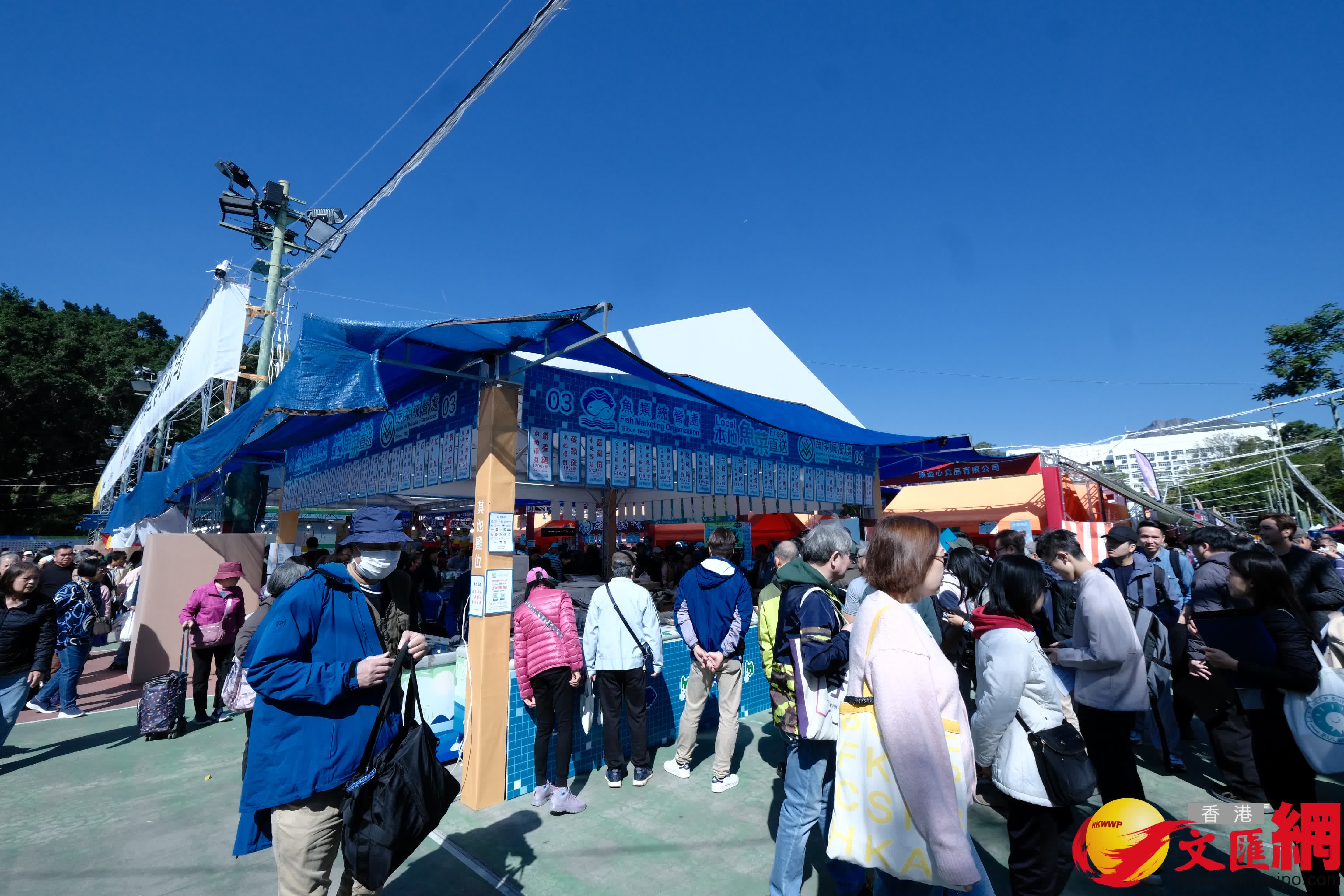 本地漁農美食嘉年華周五（9日）起一連三日在旺角花墟公園舉行。（香港文匯報記者 涂穴 攝）