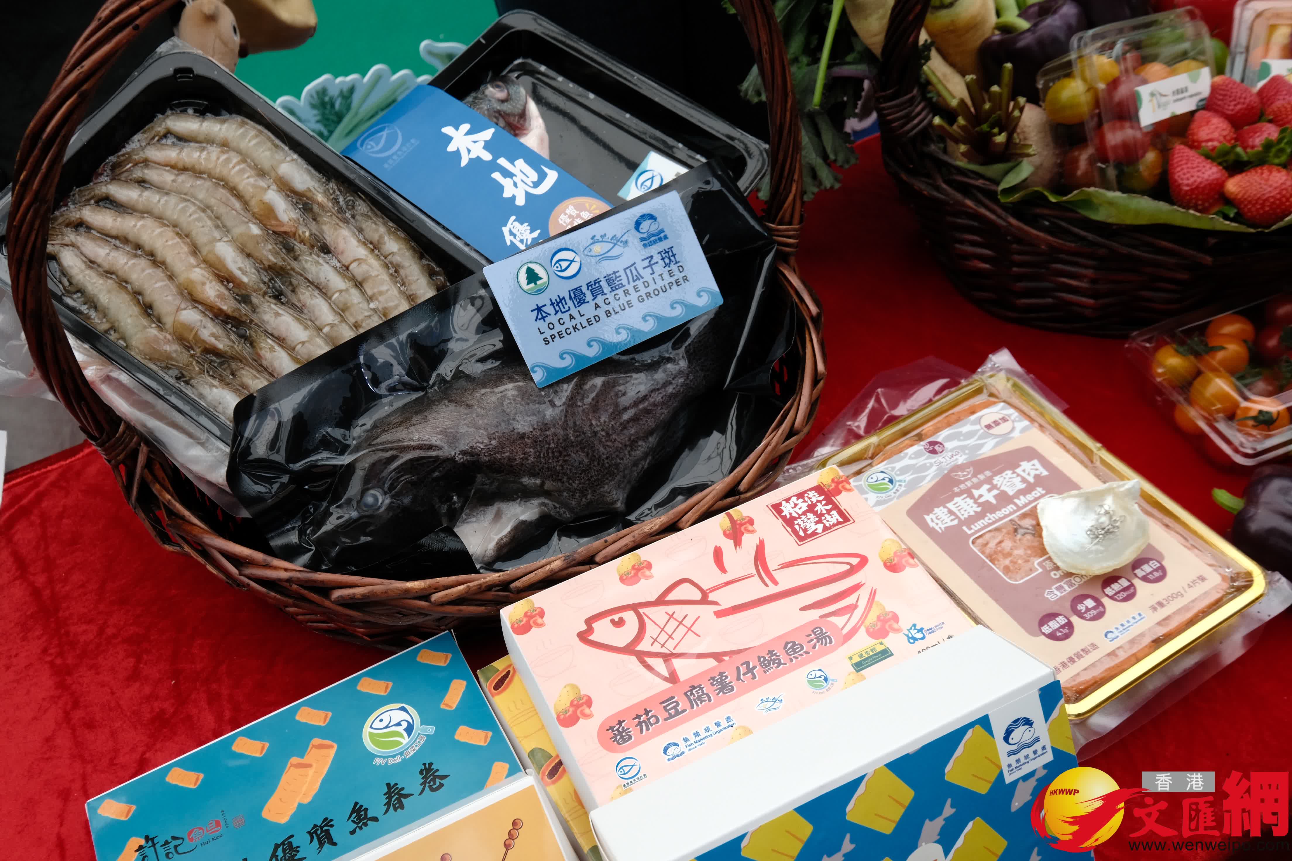 本地漁農美食嘉年華周五（9日）起一連三日在旺角花墟公園舉行。（香港文匯報記者 涂穴 攝）