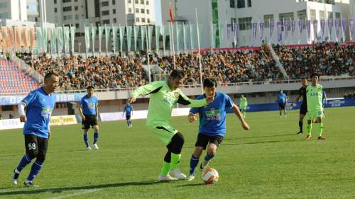 香港明星足球隊新年首秀　昆明開波助力「滇超」