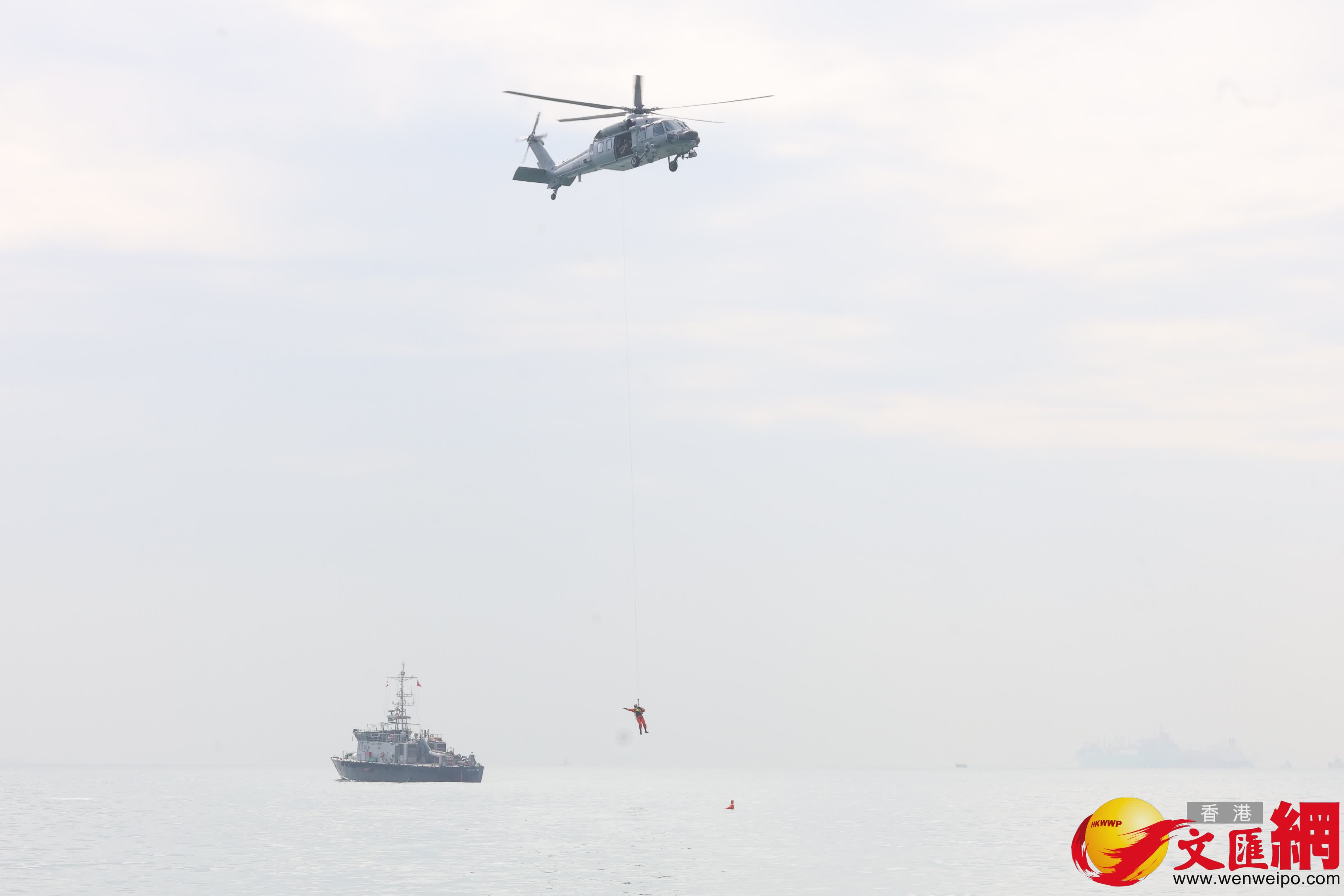 民航處聯同多個部門及解放軍駐港部隊進行搜索救援演練。（香港文匯報記者 萬霜靈 攝）