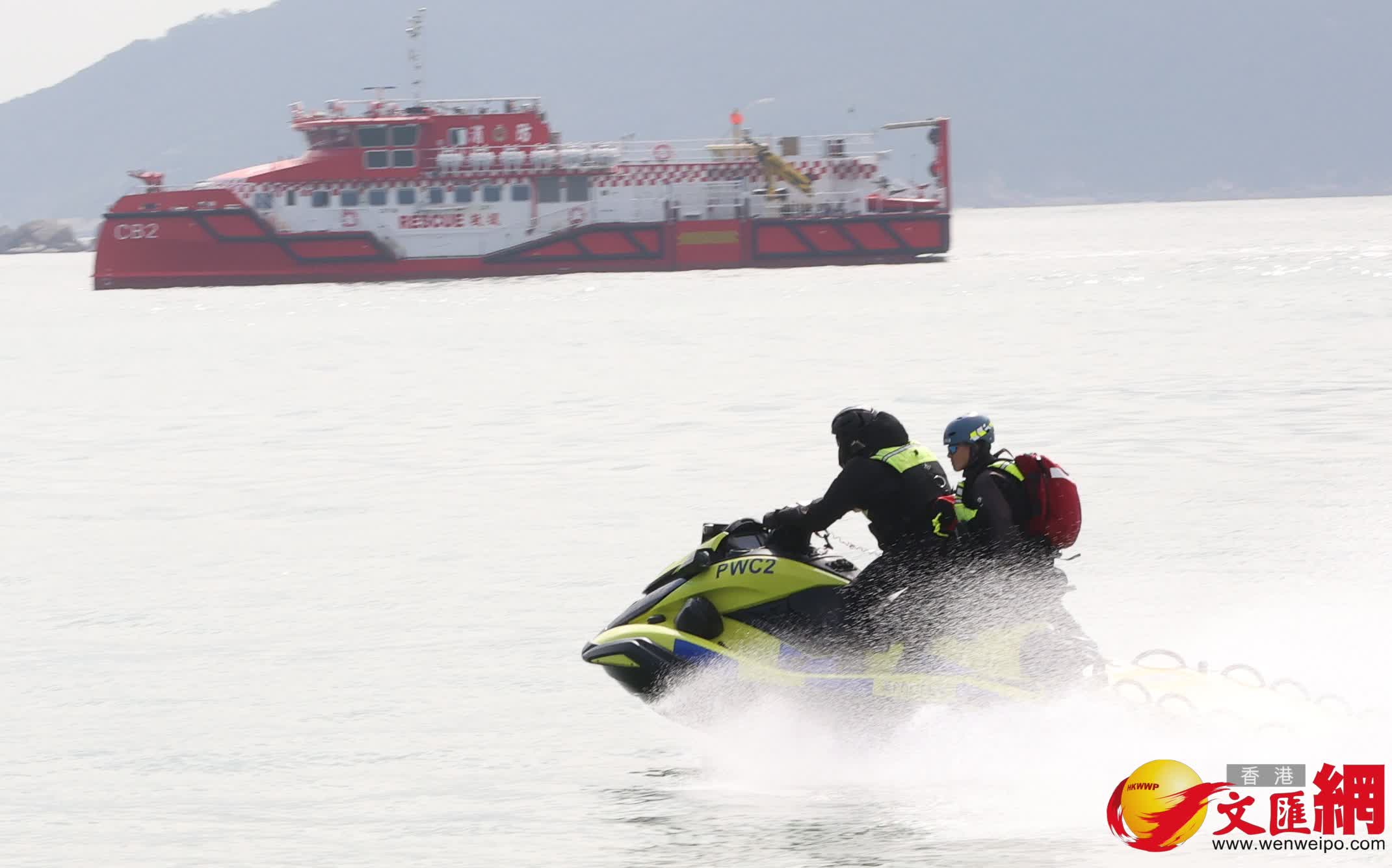 警方水上電單車。（香港文匯報記者 萬霜靈 攝）
