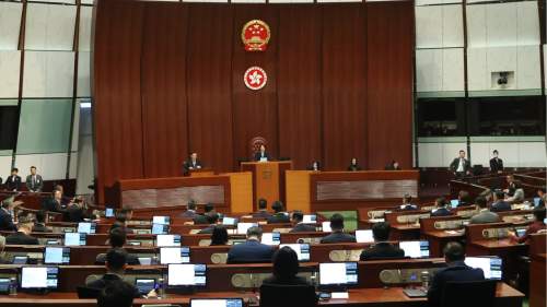 第八屆立法會首次會議　官員議員會前熱絡交流