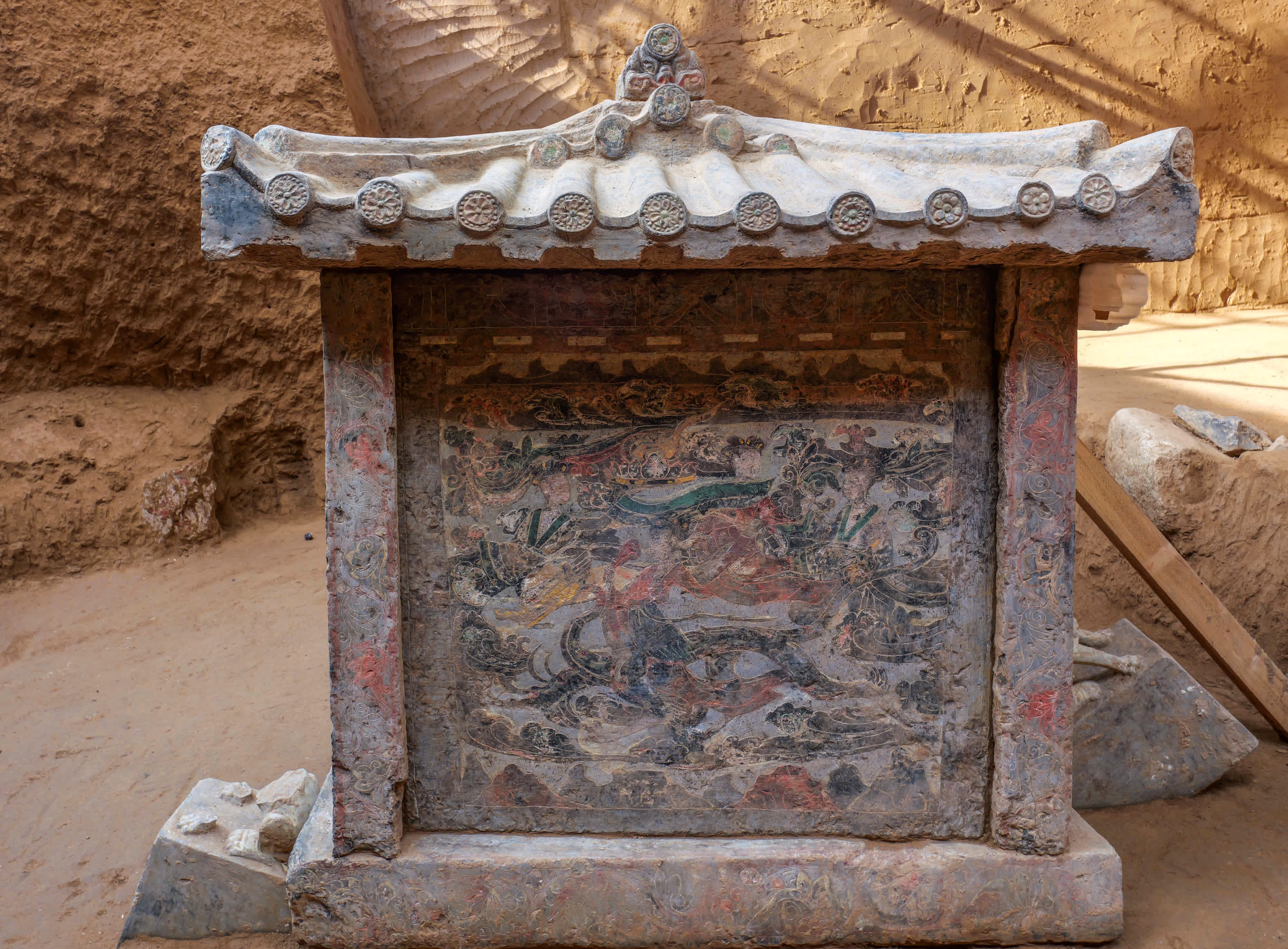 這是西安百花村北周成夫人墓出土的房型石槨（資料照片）。新華社