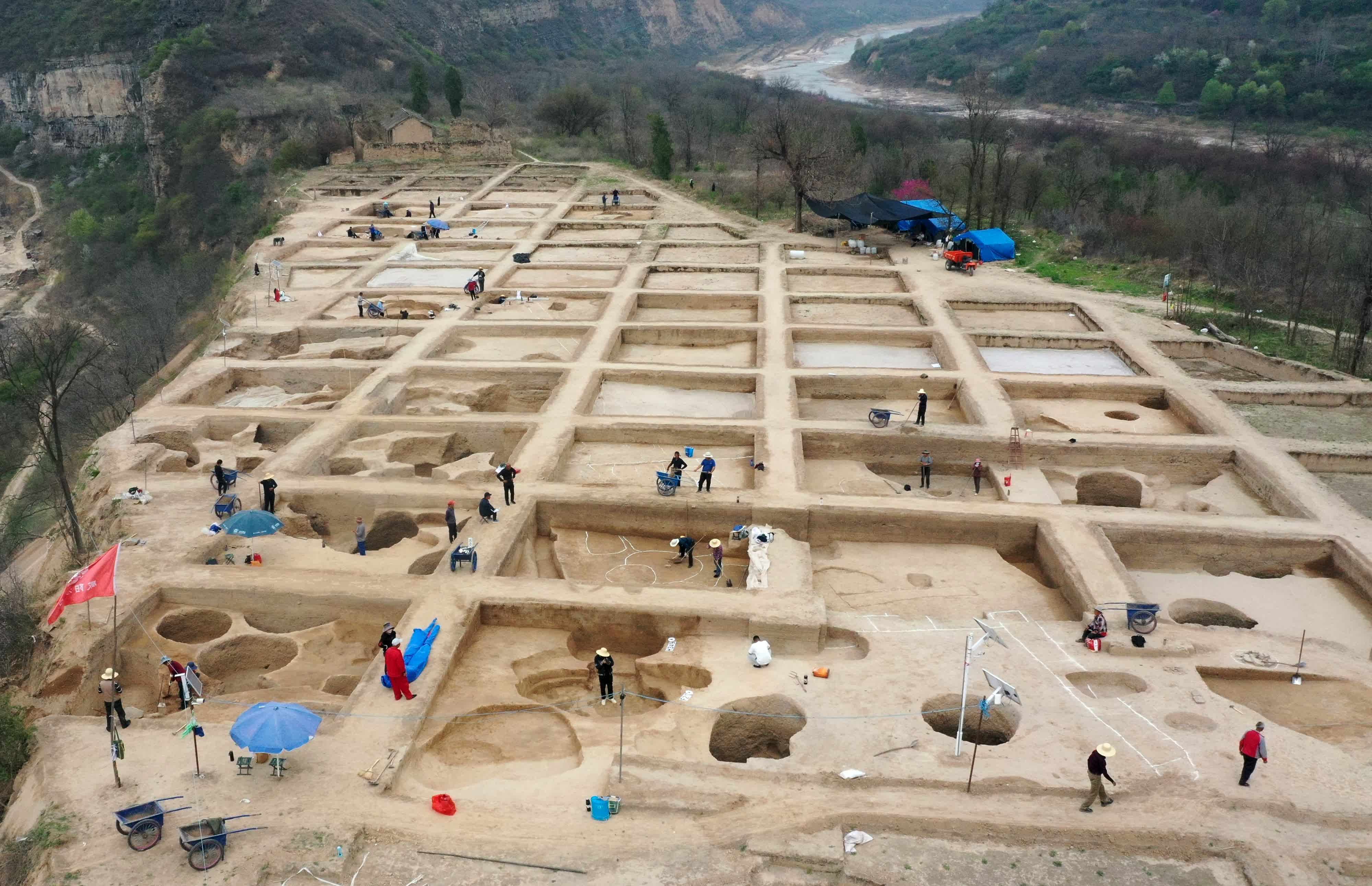 這是咸陽淳化羅家河遺址發掘現場（無人機照片，資料照片）。新華社