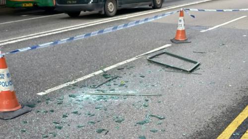 將軍澳新都城飛墮玻璃窗 碎片四散幸無人傷