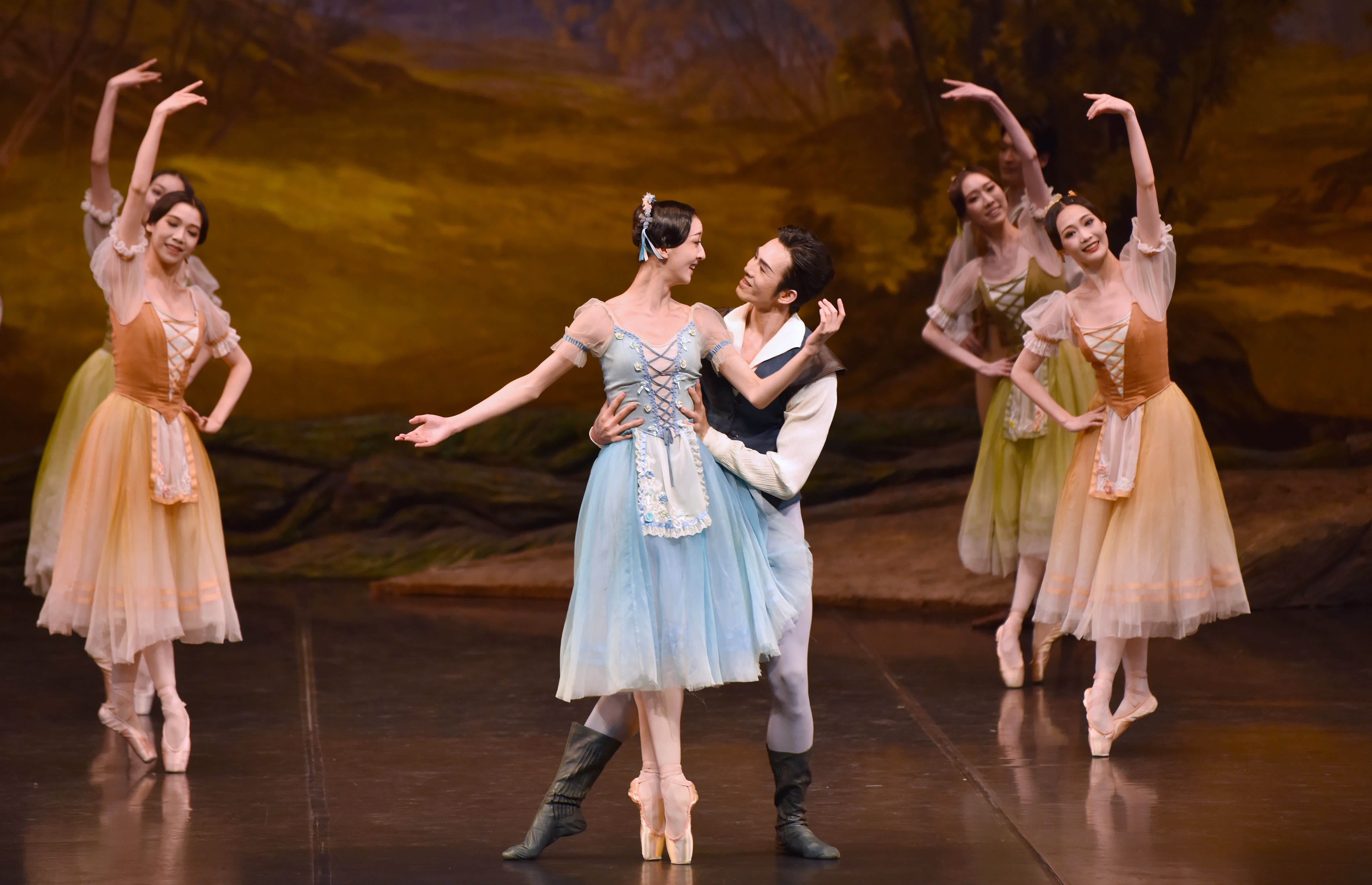 1月20日，中央芭蕾舞團演員在表演舞劇《吉賽爾》。（新華社）