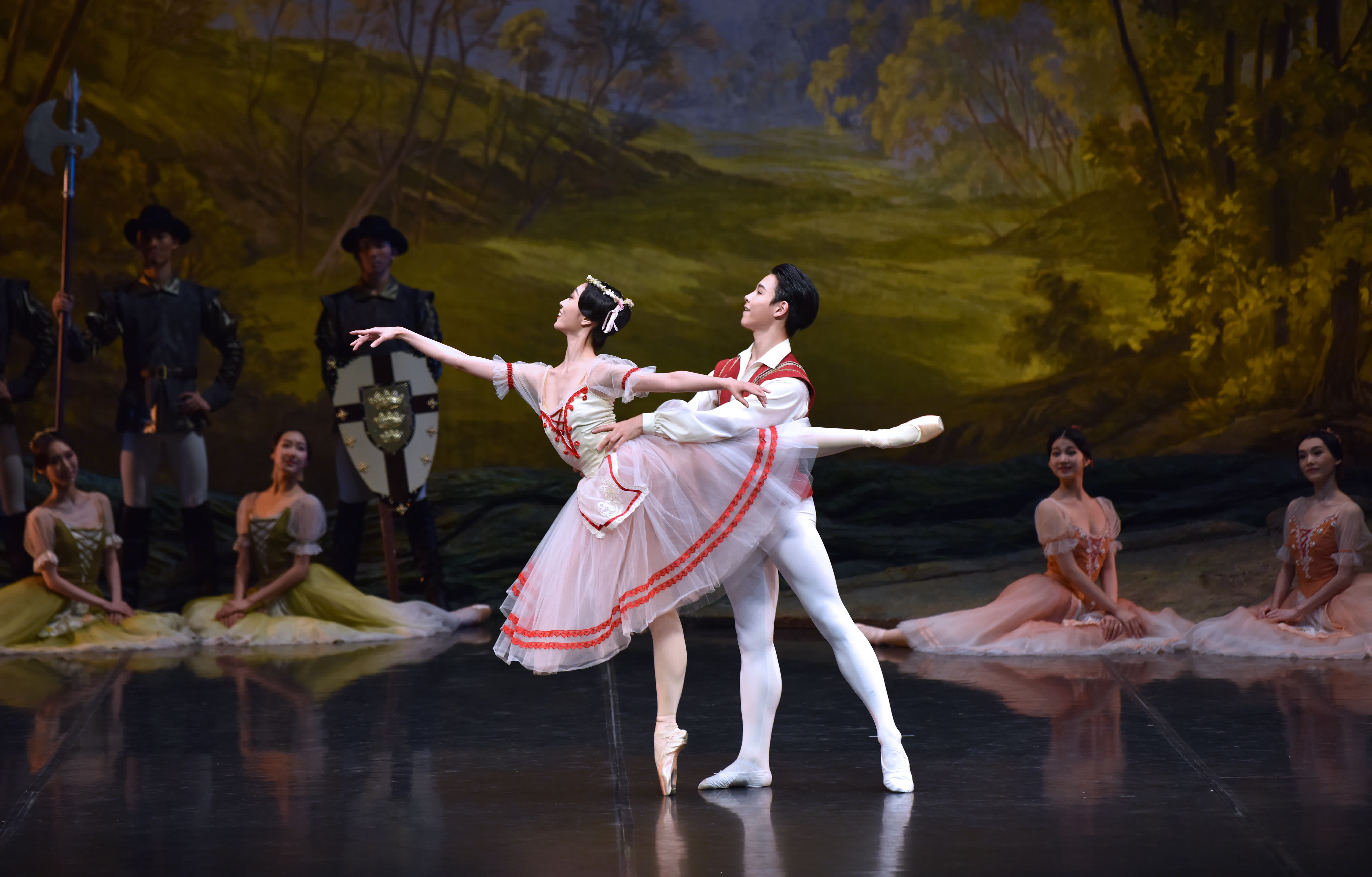 1月20日，中央芭蕾舞團演員在表演舞劇《吉賽爾》。（新華社）