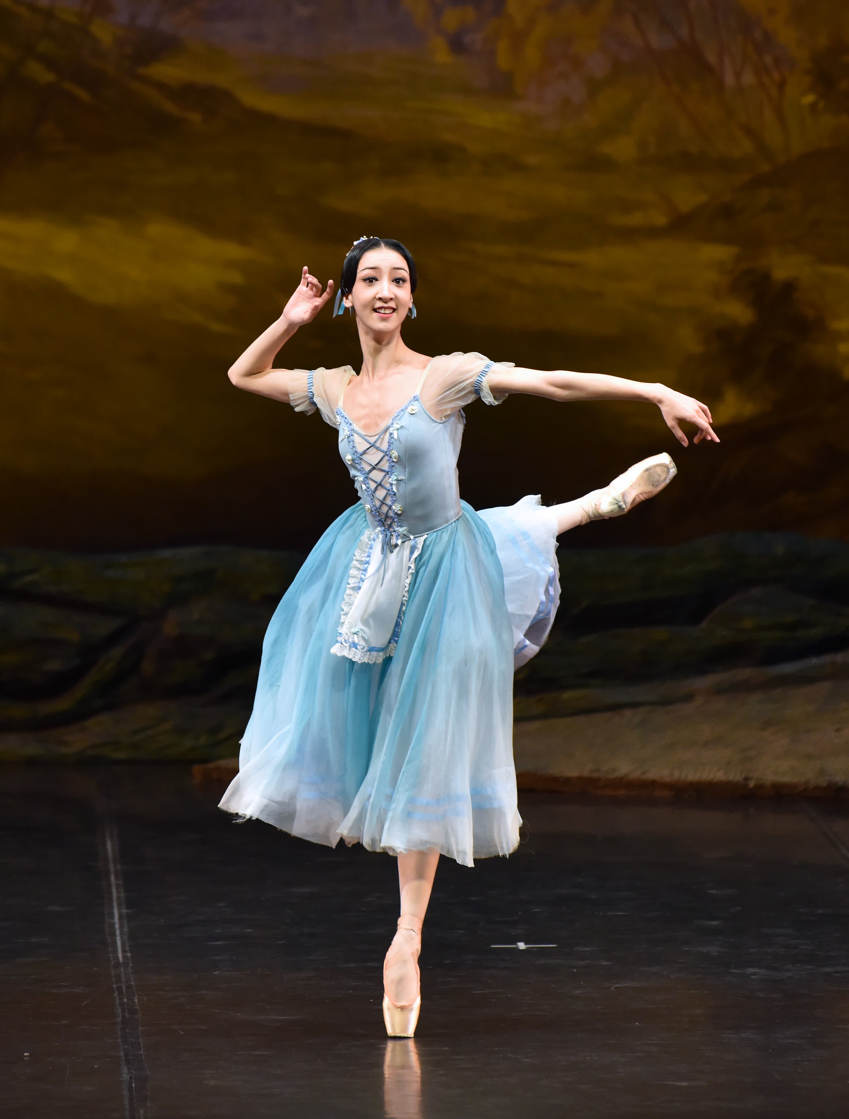 1月20日，中央芭蕾舞團演員在表演舞劇《吉賽爾》。（新華社）