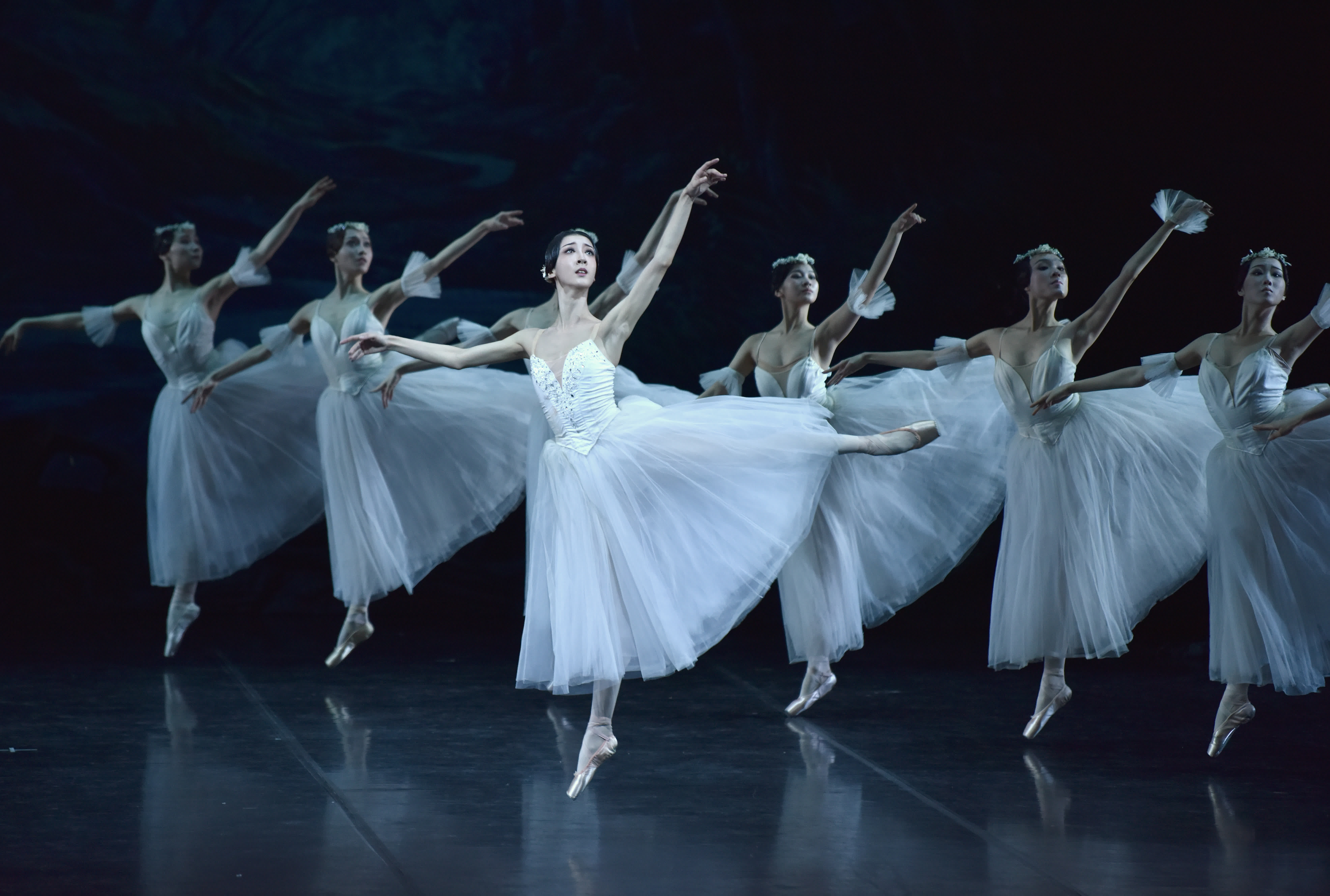1月20日，中央芭蕾舞團演員在表演舞劇《吉賽爾》。（新華社）